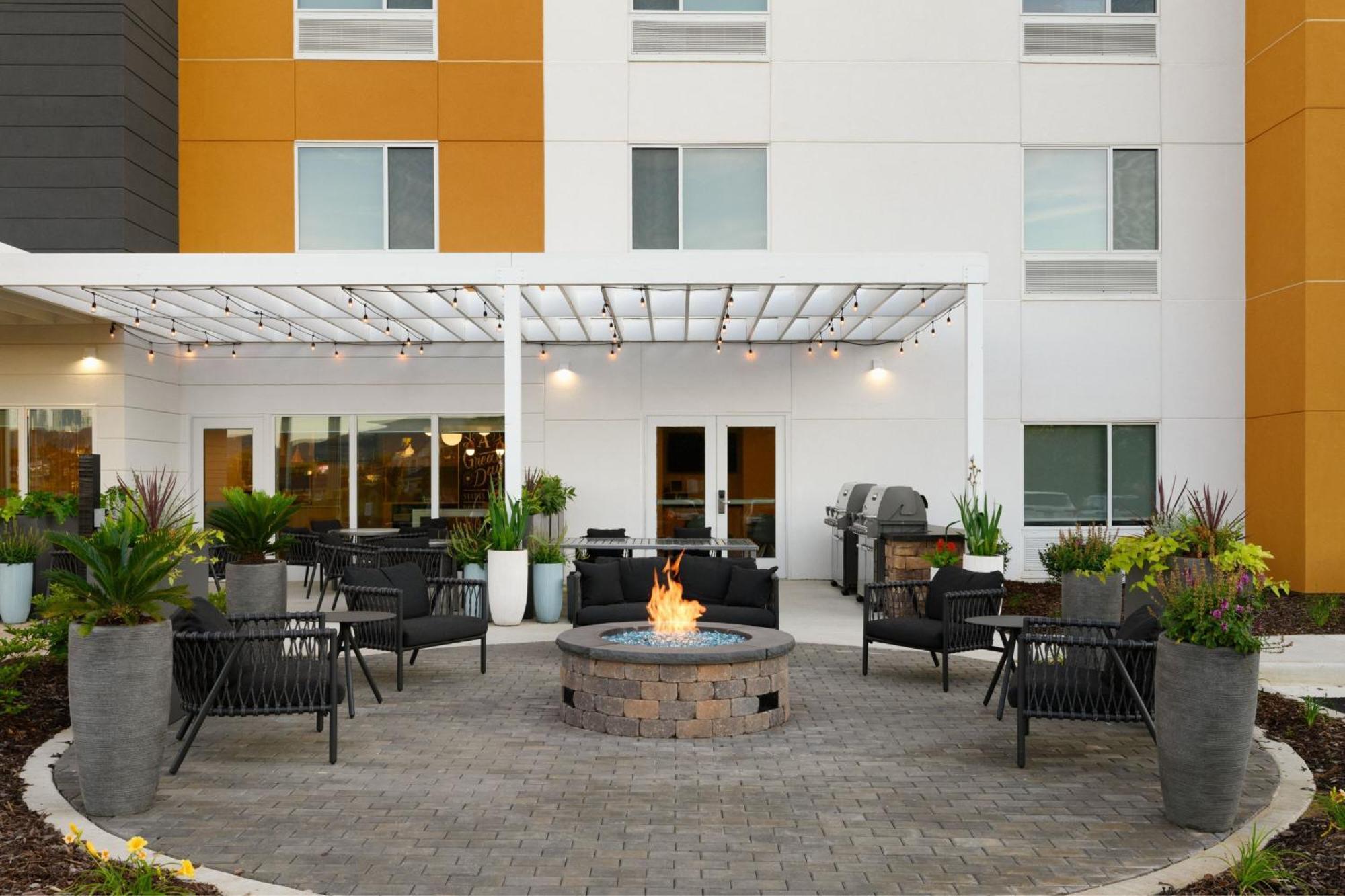 Towneplace Suites By Marriott Oxford Al Екстериор снимка